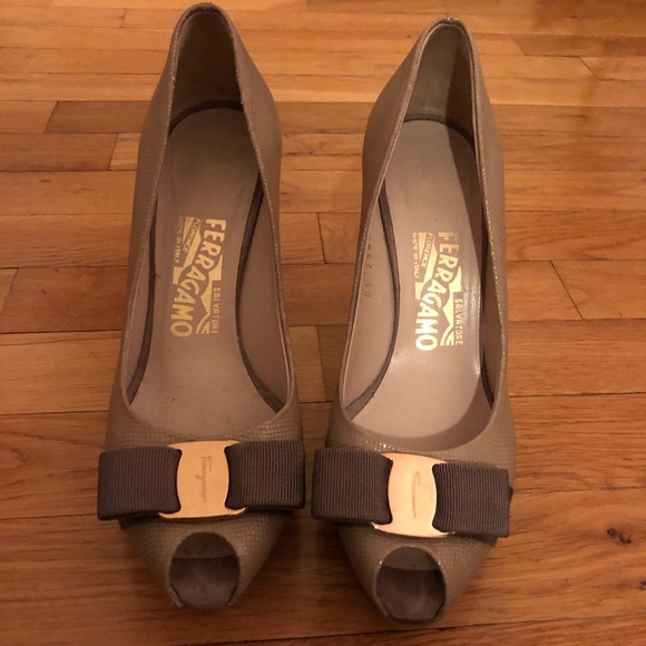 ferragamo peep toe